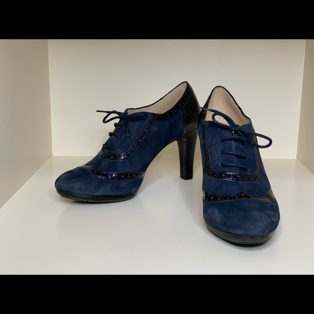 AK ANNE KLEIN navy suede and leather Oxford heel